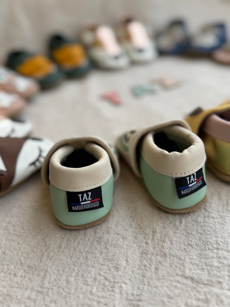 chausson bébé amour arc en ciel