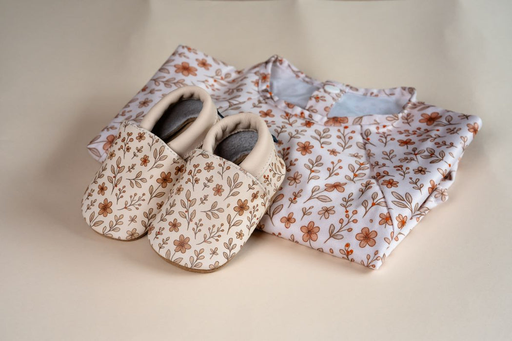 Matchy Matchy Bavoir + Chaussons — Liberty ou Damier.