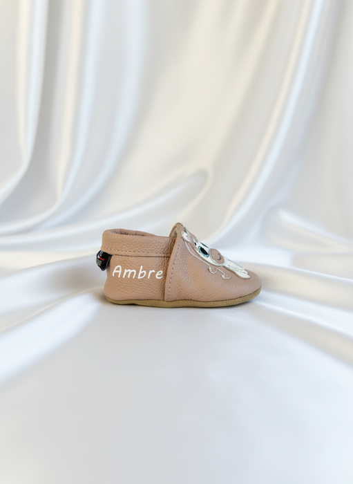 chausson bébé en cuir tagué en france 